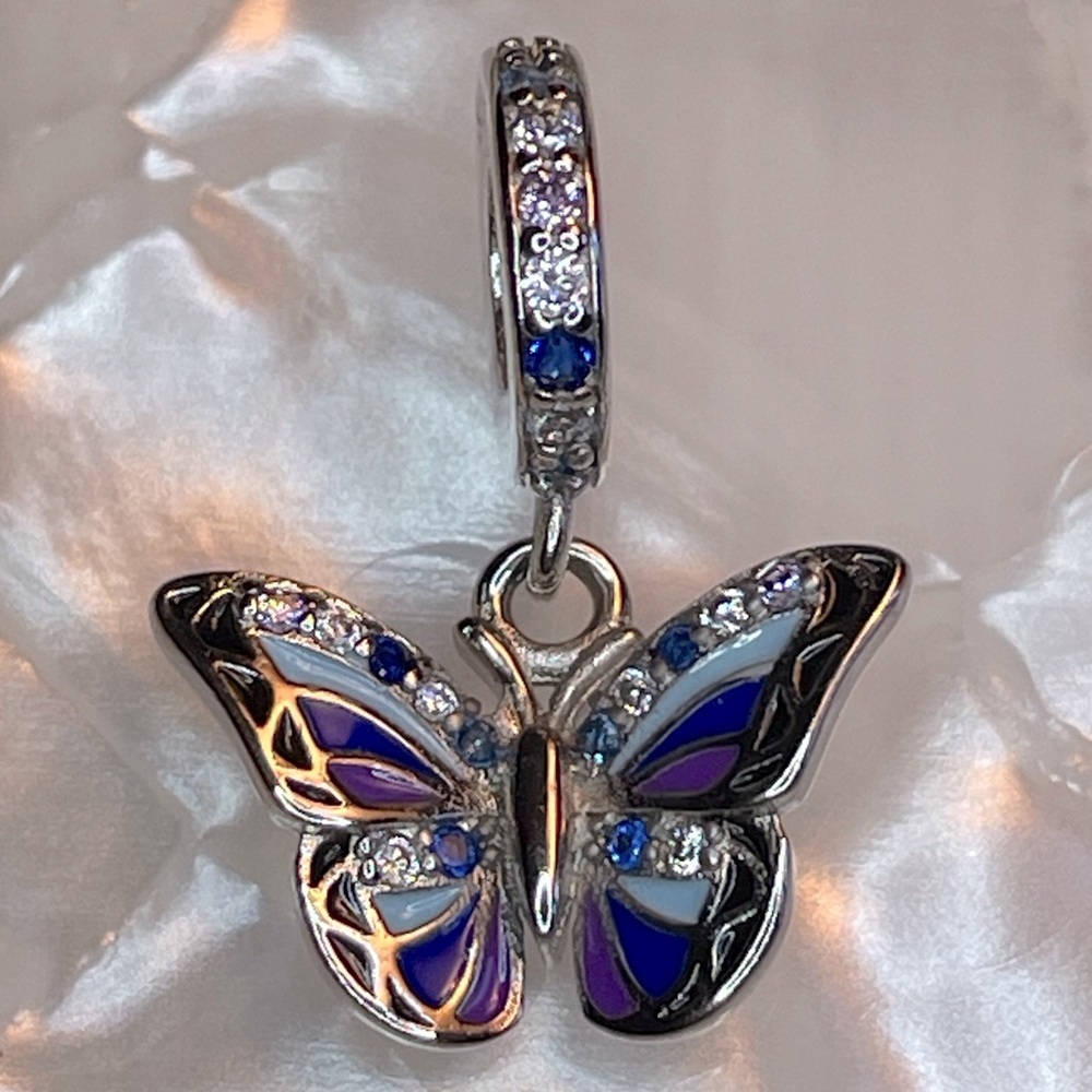 Bracelet Charm Butterfly in Shades of Blue & Rhinestones